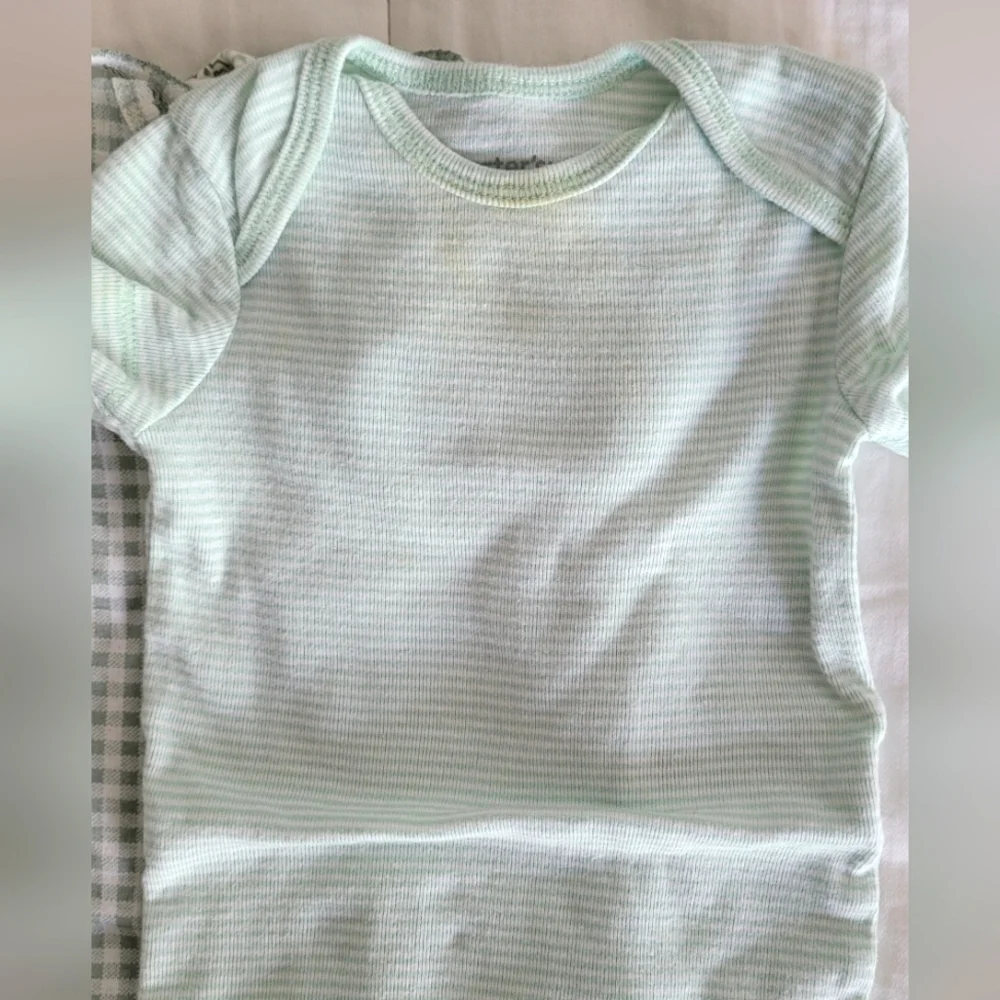 5 Baby Onesies and One Pants - Picture 4 of 7